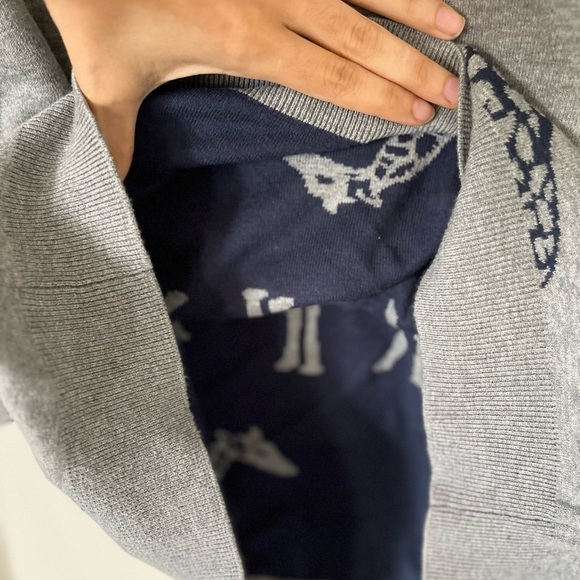 London Grind Gray Giraffe Crewneck Cotton Pullover Sweater - Picture 3 of 8